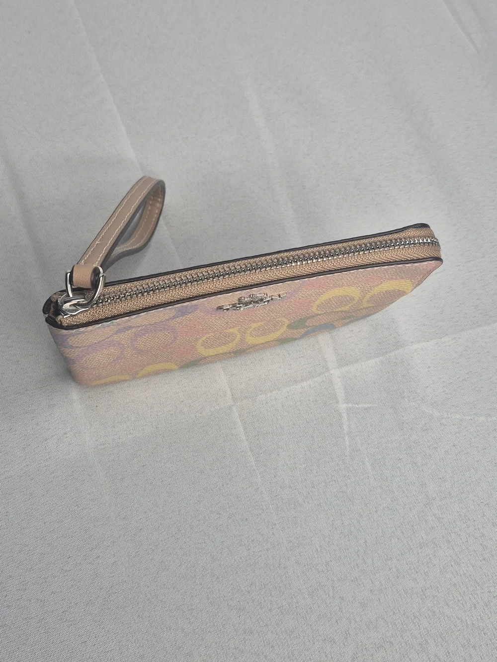 COACH Corner Zip Rainbow Signature Wristlet NWT - Picture 10 of 11